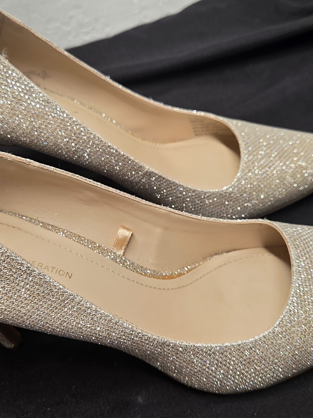 BCBGENERATION Gold Shimmer Glitter Pointed Toe Pumps Gallah Heels 9 Fits like8.5